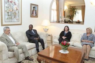 Côte d'Ivoire : Alassane Ouattara rentre à  Abidjan et reçoit l'ambassadeur des USA